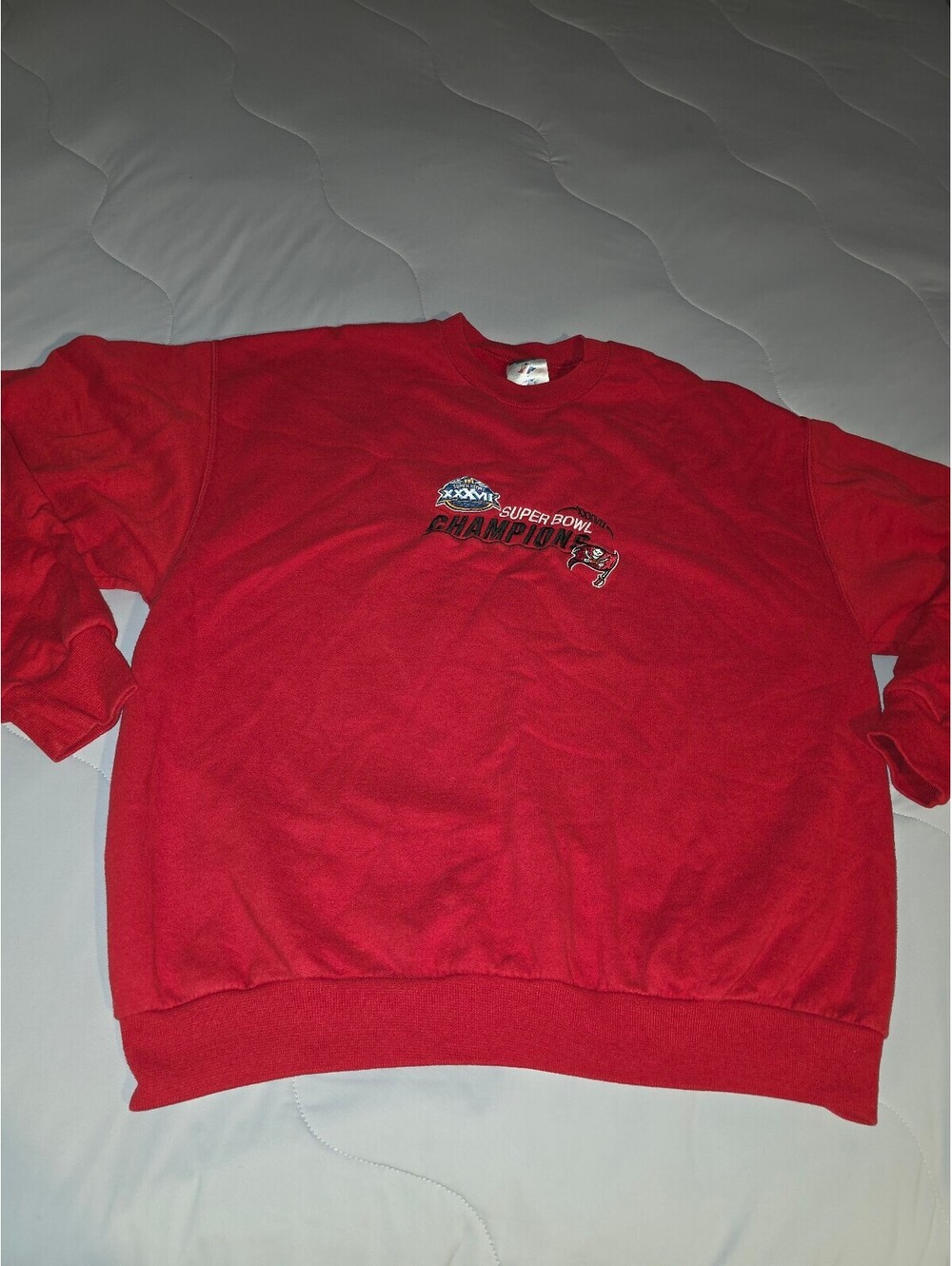 vintage Tampa Bay Bucs  Mens Large Red pull over  - superbowl champions